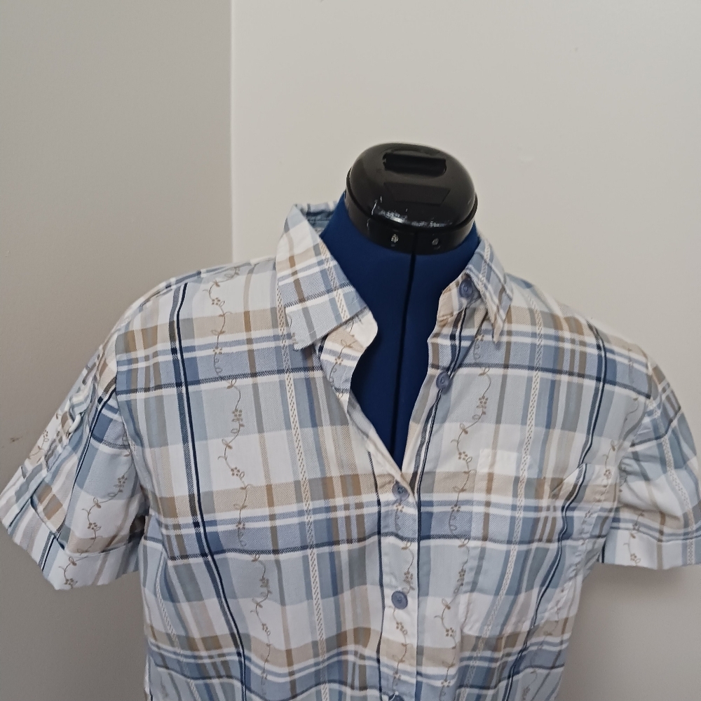 Womans Shirt Lot Size Med Casual Checker Flower Short Sleeve Cuff print